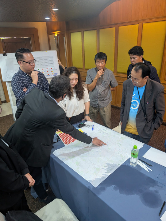 Participatory Mapping with residents of flood prone areas in Chiang Mai Participatory Mapping with residents of flood prone areas in Chiang Mai