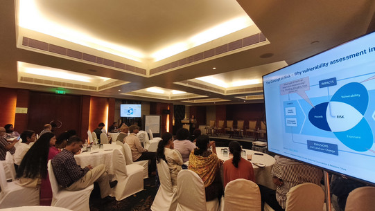 Im Auftrag von Dr. Jamshed von der Universität Stuttgart stellte Dr. Wiriya Puntub von der TU Dortmund die wissenschaftlichen Ergebnisse von Urban Act zur Bewertung der lokalen Klimavulnerabilität vor, die aus einer Haushaltsbefragung in Panaji City gewonnen wurden.