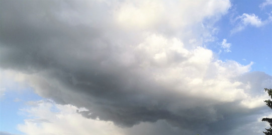 Der Himmel nach Regen in Dortmund-Eichlinghofen im Juni 2018