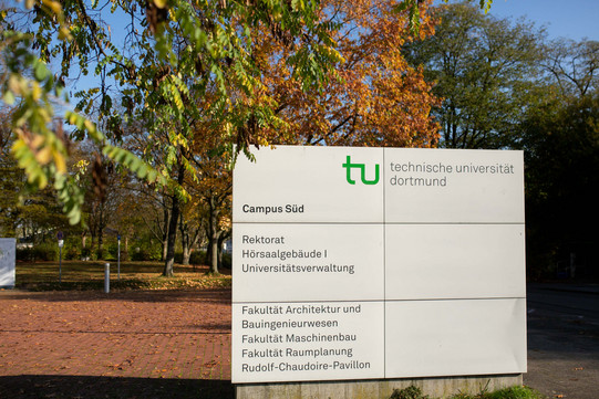 Wegweiser auf dem Campus Süd Wegweiser auf dem Campus Süd